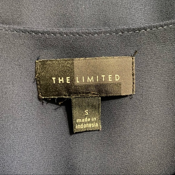 The Limited Blue Sleeveless Tiered Hidden Button Up Blouse - Picture 4 of 5